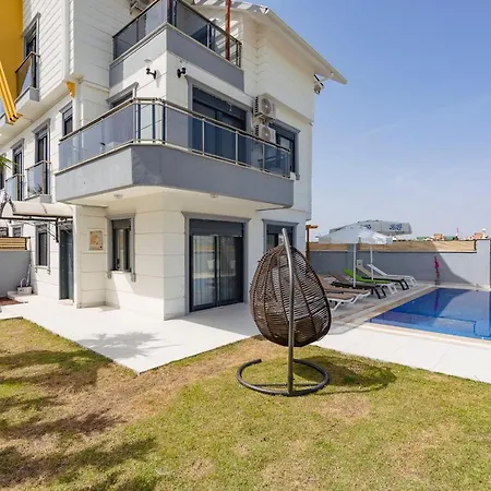 Magnificent With Jacuzzi, Private Pool And Garden In Serik, Antalya