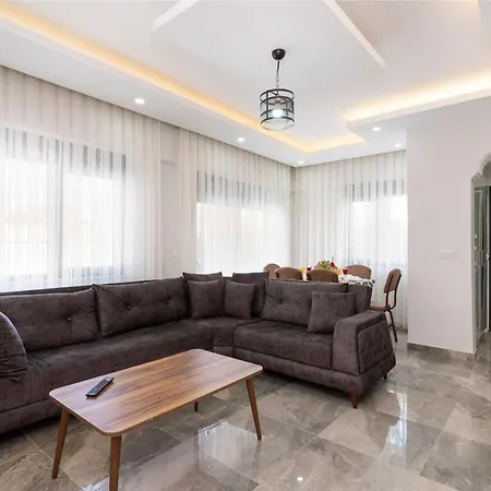 Magnificent With Jacuzzi, Private Pool And Garden In Serik, Antalya Vilă *